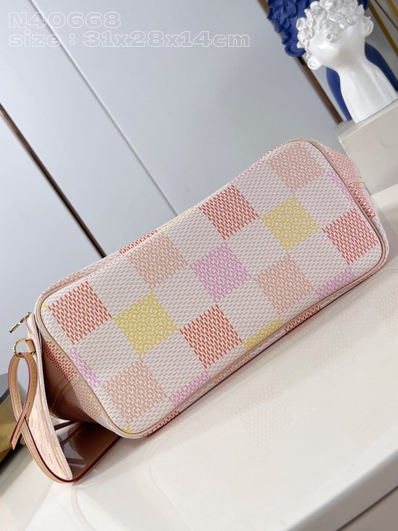 Exclusive N40668 】This Neverfull medium bag is made of Damier Giant canvas in pastel shades, the same material that shapes the interior's detachable zippered coin pocket. Relax the side straps to transform the compact si