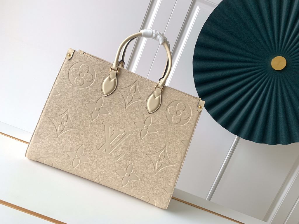 TopM44921 M44925ONTHEGO HANDBAG EMBOSSED For work, shopping or a weekend getaway, grab the Onthego handbag and go. The oversized Monogram print contrasts with the mini Monogram trim, and the ample lining gives it an edgy