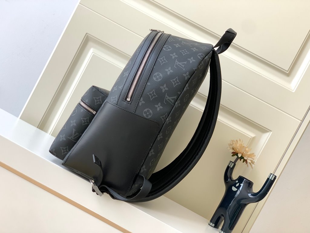 Top M22558 Black Flower The leather is genuine French grade A quality, handmade, oiled edges with very fine details Size 29x38x20