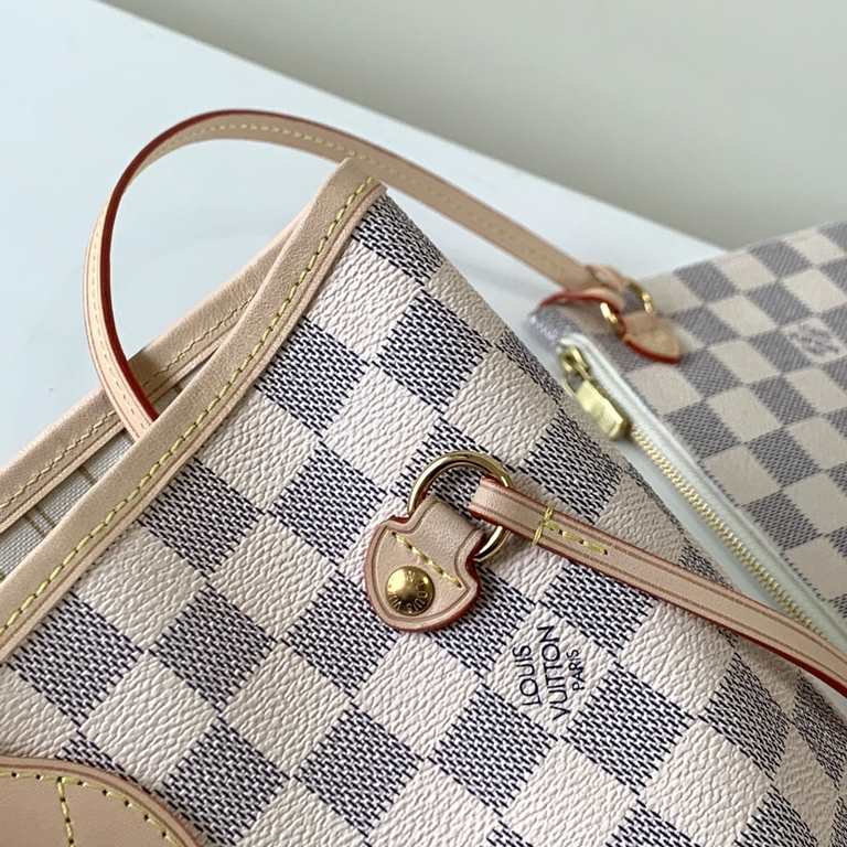 Top grade N41361 white check with apricot Leather is genuine French grade A quality, handmade Oiled edges with very fine details Size32x29x17