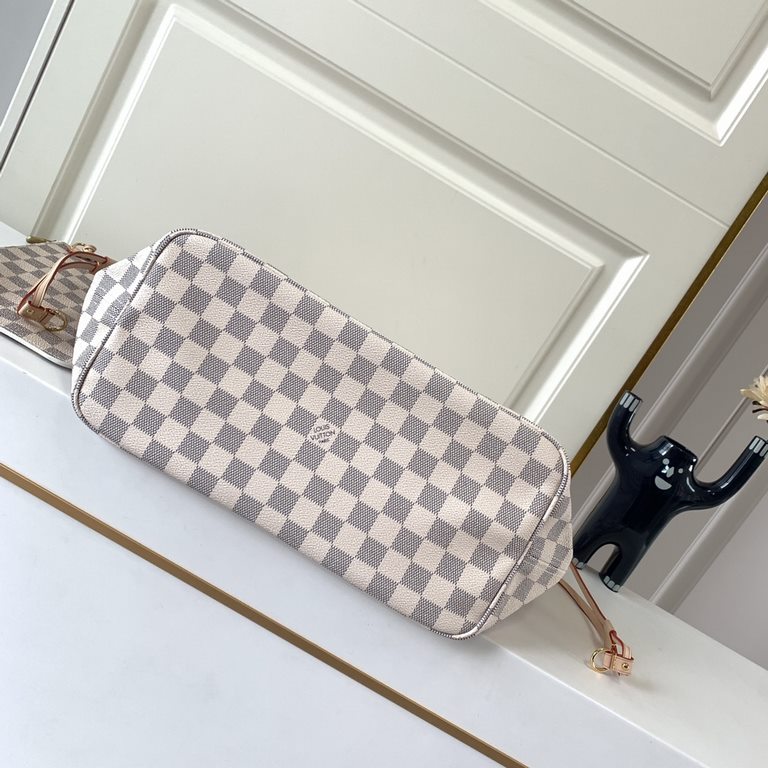 Top grade N41361 white check with apricot Leather is genuine French grade A quality, handmade Oiled edges with very fine details Size32x29x17