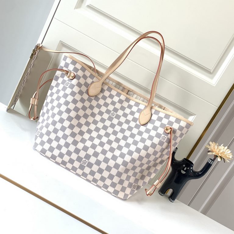 Top grade N41361 white check with apricot Leather is genuine French grade A quality, handmade Oiled edges with very fine details Size32x29x17