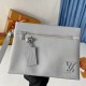 Top    Overseas Original M69837 Gray Exclusive Actual! The new LV Aerogram clutch is a restrained design with an on-trend flair. The soft, supple cowhide leather resembles an old-fashioned airline letterhead, while the m