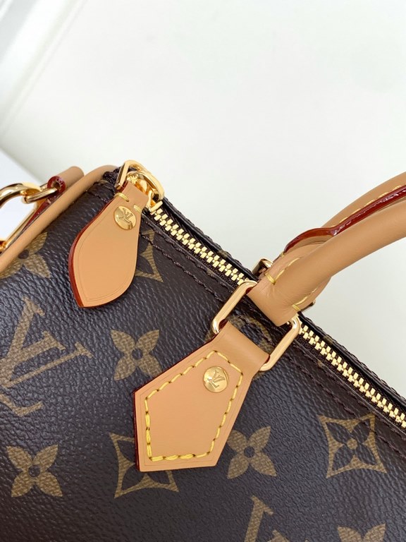 Top M81086 Old Flower The leather is genuine French A-grade quality, handmade, oiled edges with very fine details Size 20x13.5x12