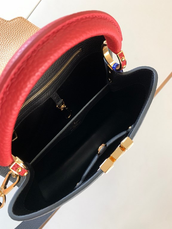 M59465 Black with Crimson Gold Buckle]A modern clash of shades in full-grain cowhide leather, this Capucines BB bag features the iconic LV alphabet and side loops, top handles and a detachable shoulder strap for versatil