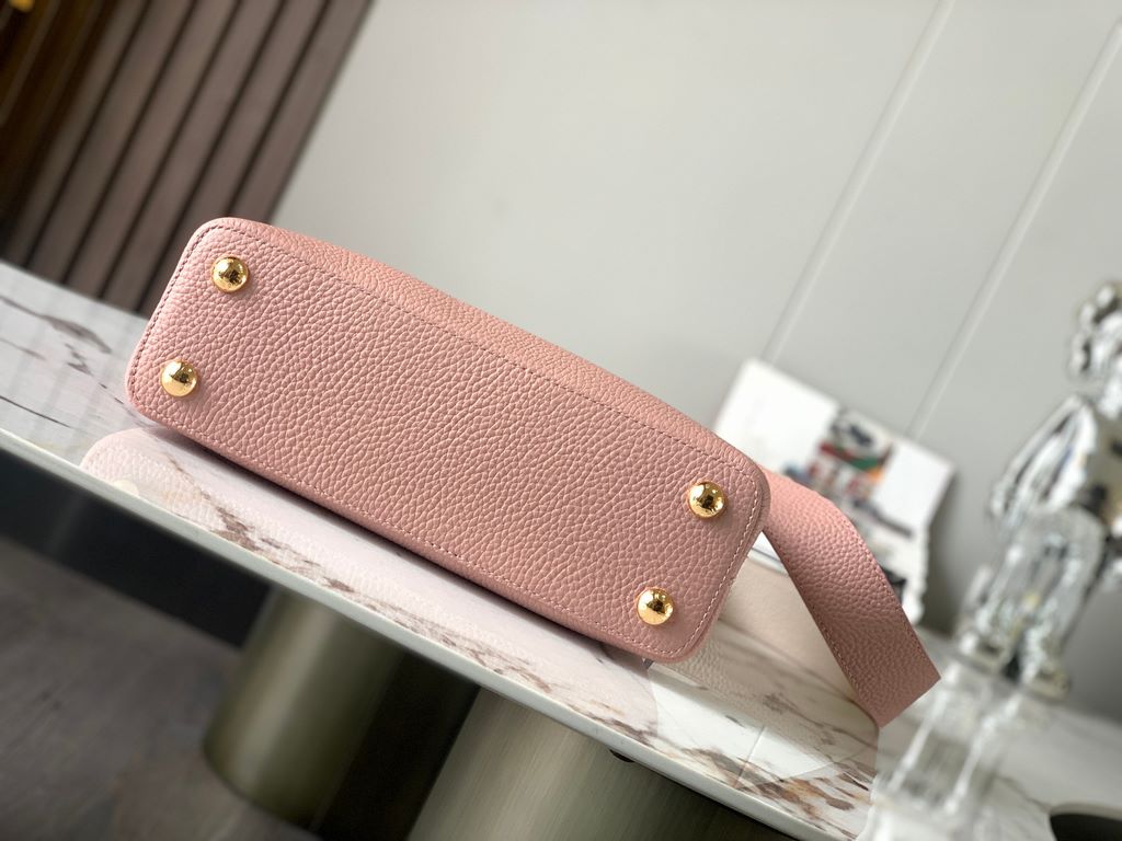 M59465 Rose Pink with Pearl Platinum Buckle]A modern clash of shades in full-grain cowhide leather, this Capucines BB bag features the iconic LV alphabet and side loops, top handles and a detachable shoulder strap for ve