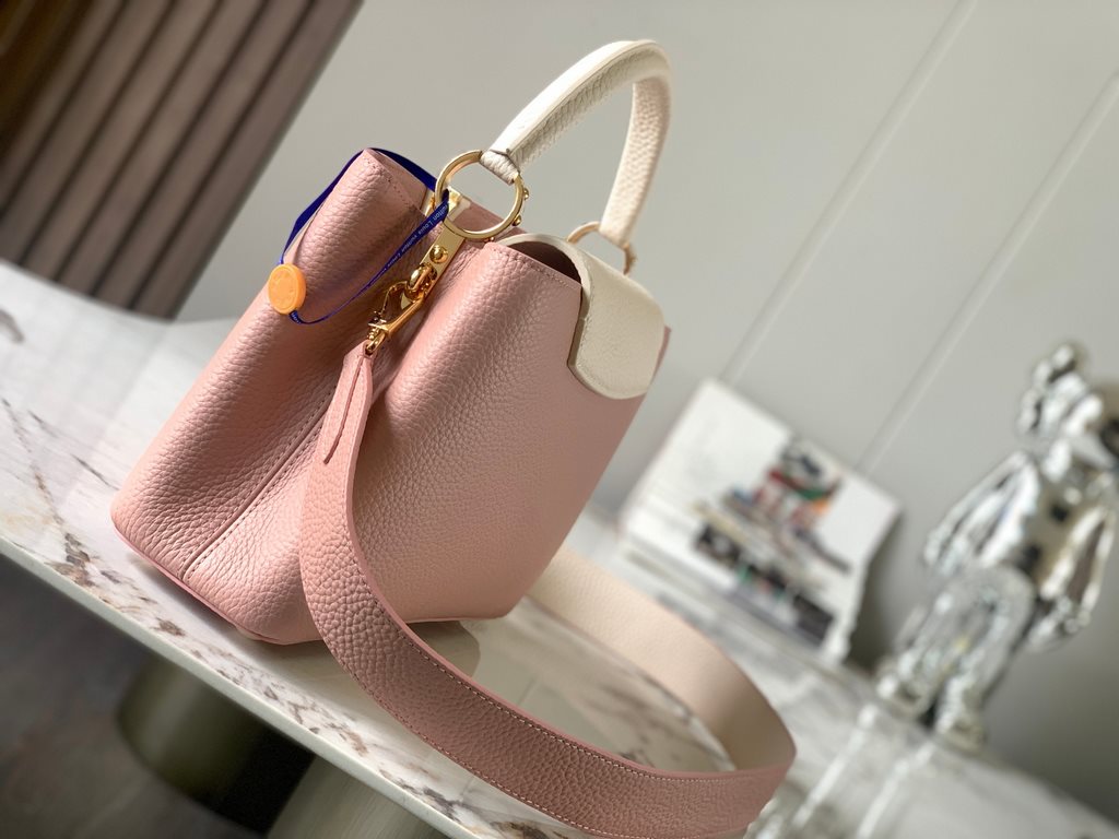 M59465 Rose Pink with Pearl Platinum Buckle]A modern clash of shades in full-grain cowhide leather, this Capucines BB bag features the iconic LV alphabet and side loops, top handles and a detachable shoulder strap for ve