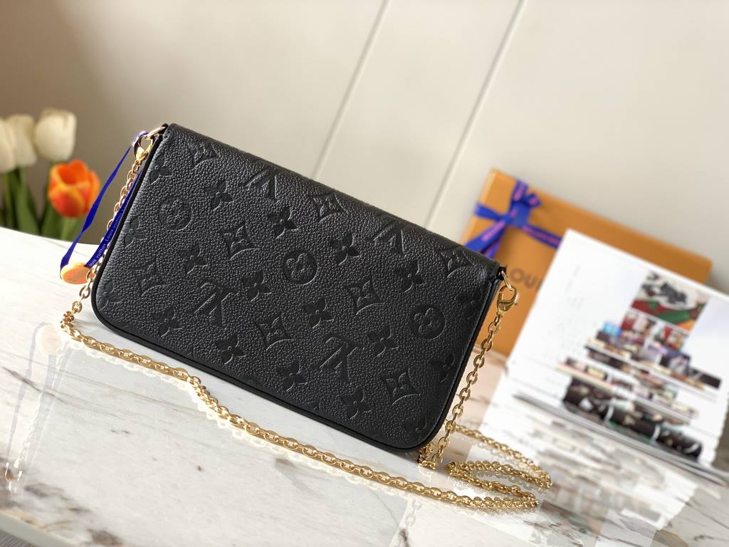 Top M64064 BlackThe Pochette Félicie chain bag is shaped like an envelope in Monogram Empreinte leather and embossed with the classic Monogram pattern. The ample compartments are complemented by a removable zipper pocket