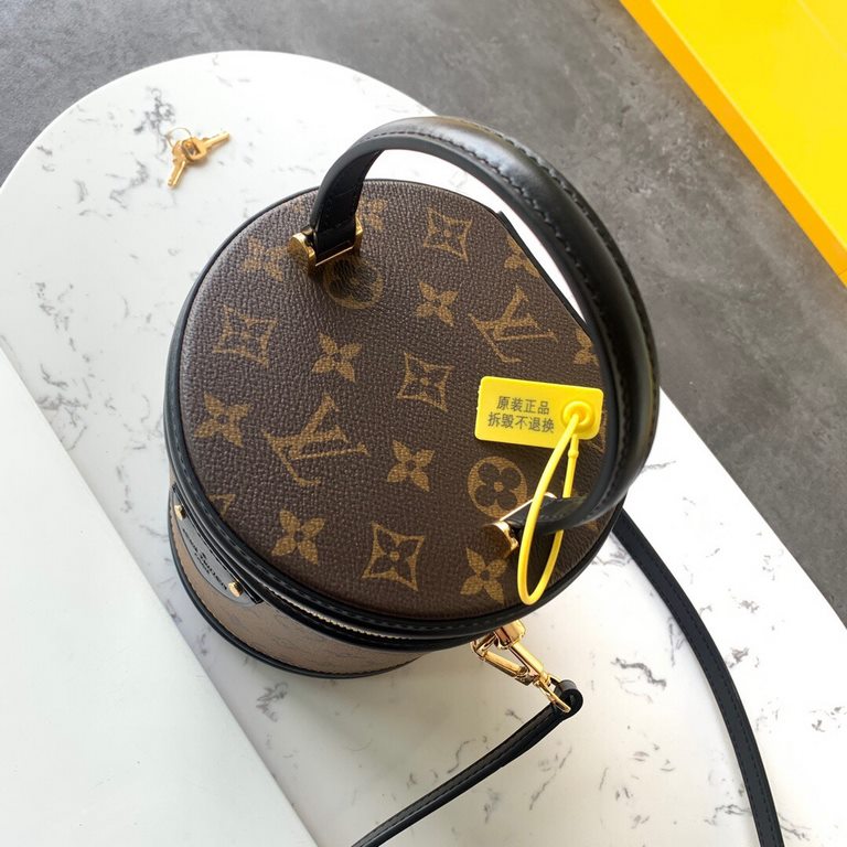 Top PremiumM43986 Top high-end quality PETIT NOE handbags Huanghuala. 18 fall and winter new Bucket bag show models handbags Round bag, in the classic Noé design with modern elements. The combination of soft Monogram can