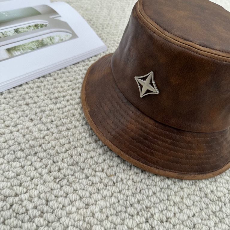 LV early fall new fisherman's hat, original open mold customization, perfect smooth stereotypes! High quality leather. Good to see blowing up the street single product!