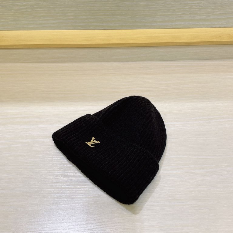 Lv official website knit capVery versatile Men and women universal pro can look at the details, neat workmanship Breathable and comfortable, using imported wool material! Hipster must have!