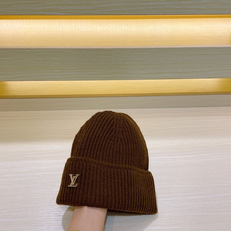 Lv official website knit capVery versatile Men and women universal pro can look at the details, neat workmanship Breathable and comfortable, using imported wool material! Hipster must have!