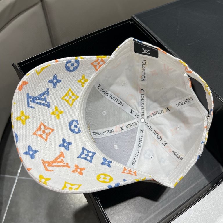 LV Louis Vuitton classic original single baseball cap 11 open mold ordering, the original counter long years burst version, the quality is superb, the basic head circumference of 56, the patch can be adjusted.