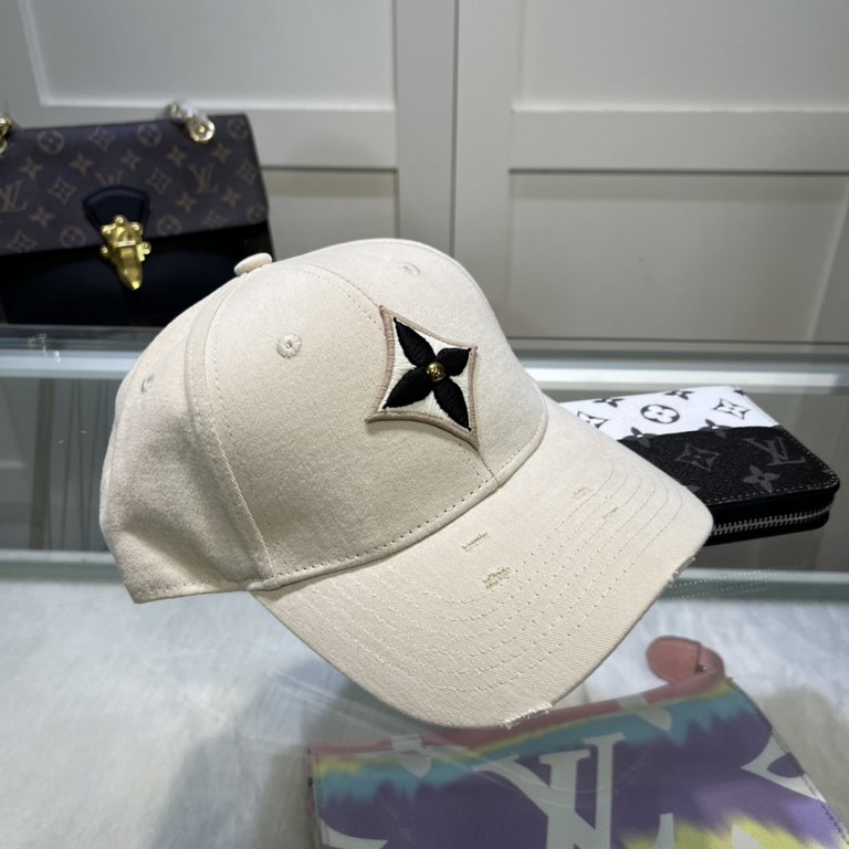 LouiVuittonLV  Counter new Louis Vuitton home embroidered baseball cap, simple and generous Men and women universal sun hat.