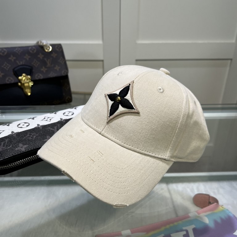 LouiVuittonLV  Counter new Louis Vuitton home embroidered baseball cap, simple and generous Men and women universal sun hat.