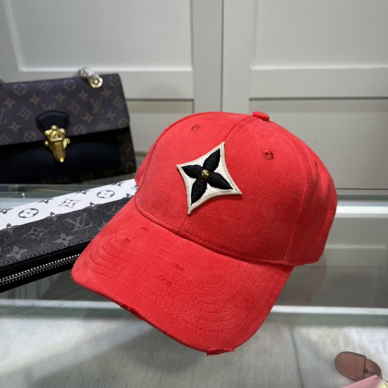 LouiVuittonLV  Counter new Louis Vuitton home embroidered baseball cap, simple and generous Men and women universal sun hat.