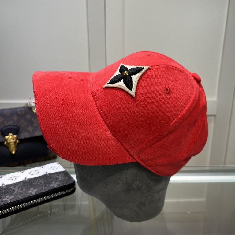 LouiVuittonLV  Counter new Louis Vuitton home embroidered baseball cap, simple and generous Men and women universal sun hat.