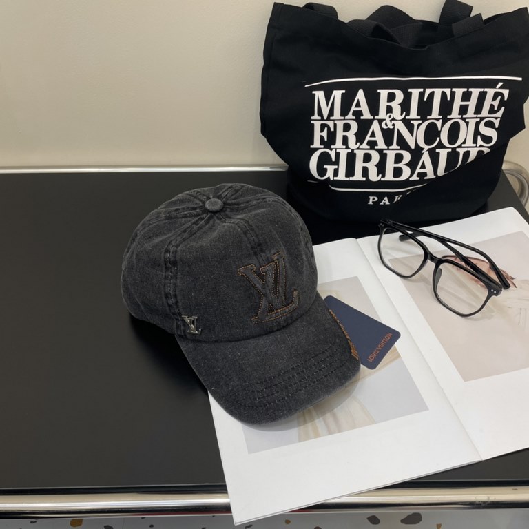 With dust bag LV (Louis Vuitton) original single baseball cap, washed denim, counter 11 open mold customized, original denim fabric   head layer cowhide, lightweight and breathable! Awesome quality, base head circumferen