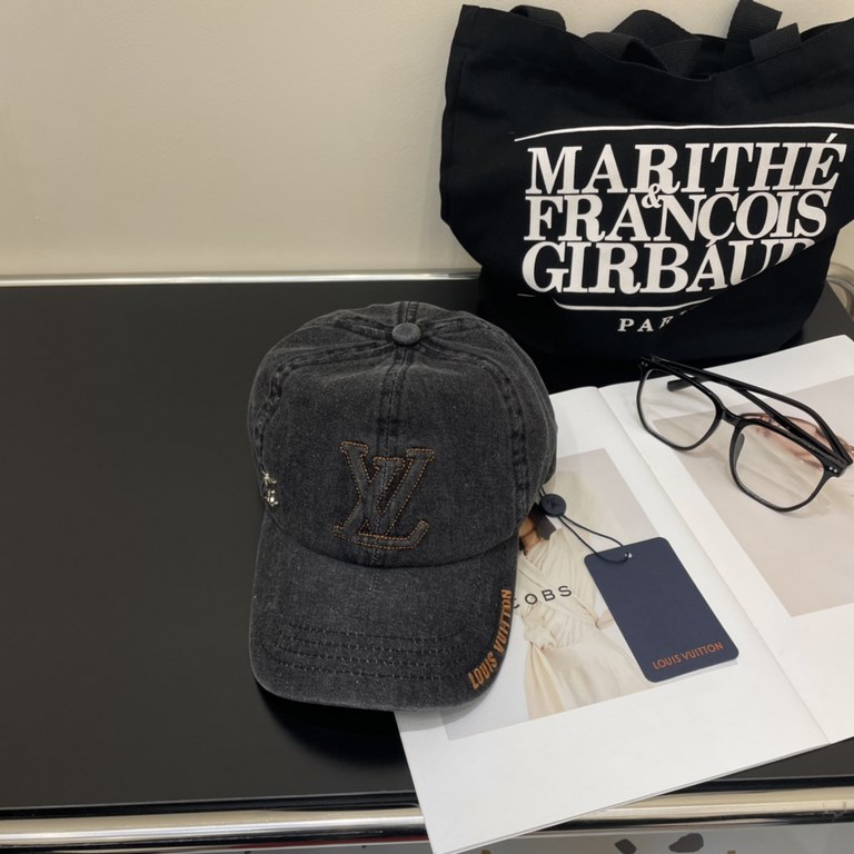 With dust bag LV (Louis Vuitton) original single baseball cap, washed denim, counter 11 open mold customized, original denim fabric   head layer cowhide, lightweight and breathable! Awesome quality, base head circumferen