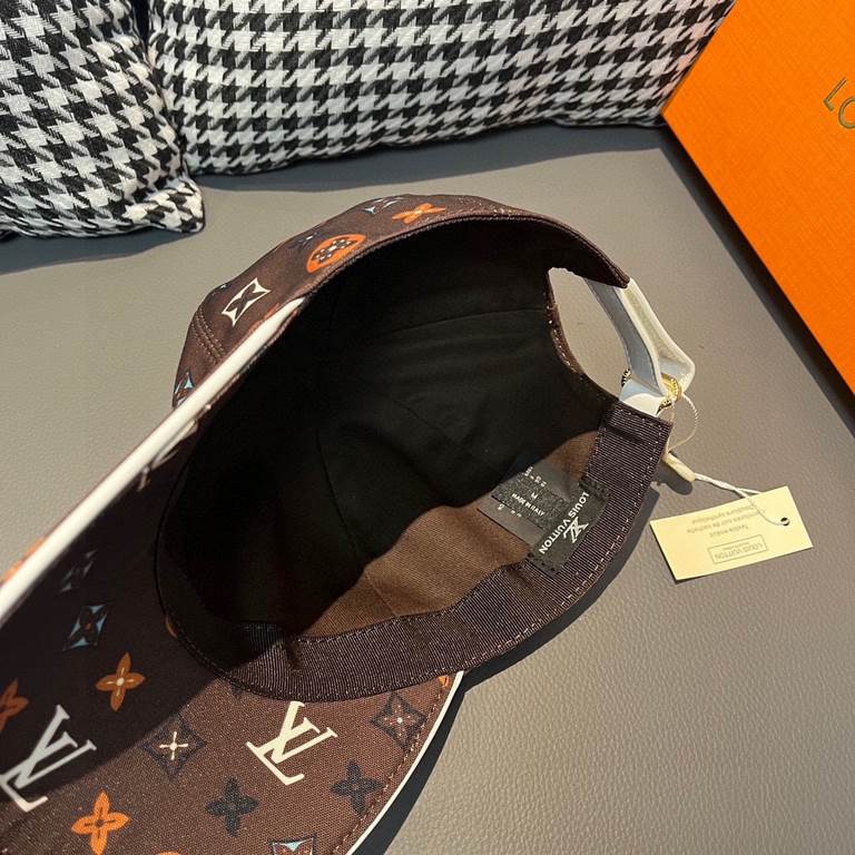 With box bag, LV (Louis Vuitton) new original single baseball cap, counter 11 open mold customized, original canvas material   head layer cowhide, lightweight and breathable! Awesome quality, the base head circumference 