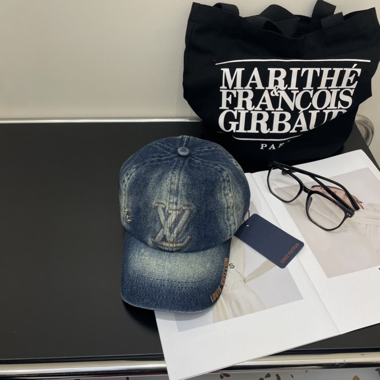 With dust bag LV (Louis Vuitton) original single baseball cap, washed denim, counter 11 open mold customized, original denim fabric   head layer cowhide, lightweight and breathable! Awesome quality, base head circumferen