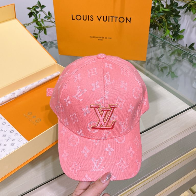 LV Louis Vuitton   official website high version of the shipment, the classic baseball cap, a very classic classic, popular retro beauty, available in all seasons, out of the must-have, very show a small face!