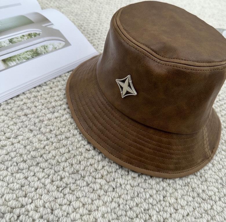 LV early fall new fisherman's hat, original open mold customization, perfect smooth stereotypes! High quality leather. Good to see blowing up the street single product!