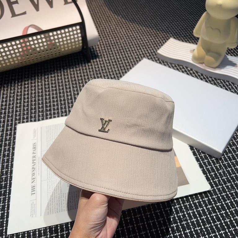 Special  LV Louis VuittonNew Slimming Fisherman's Hat!Proper sense of distance burst     can be imperial or desire Imported material is comfortable and does not tie meat. Special tuning cap shape straight Senior sense of