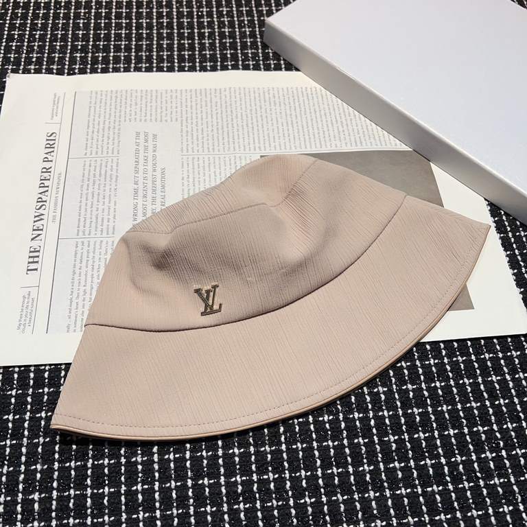 Special  LV Louis VuittonNew Slimming Fisherman's Hat!Proper sense of distance burst     can be imperial or desire Imported material is comfortable and does not tie meat. Special tuning cap shape straight Senior sense of