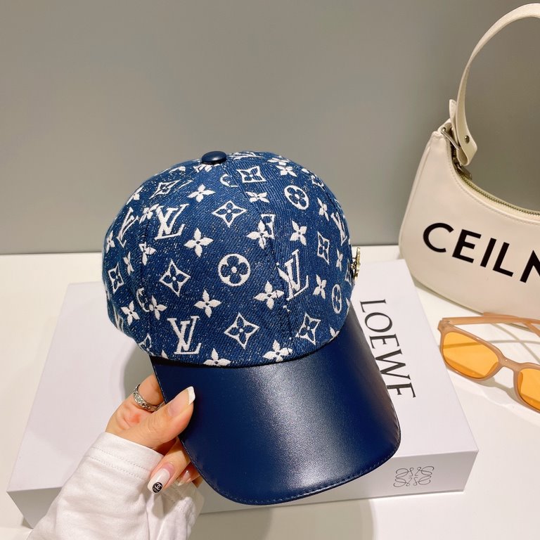 LV Couple's Baseball Cap! This hat is the latest launch of a high-end good, quality craftsmanship is absolutely superior perfect. New fashionable fashion style, trendy temperament launched. The biggest feature of this ha