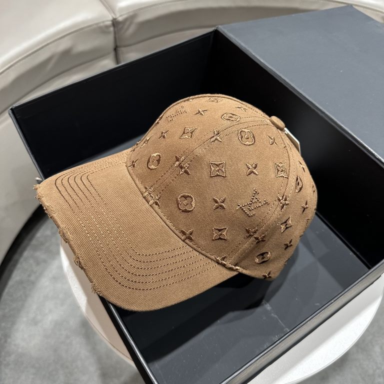 LV Louis Vuitton] new full print logo pattern models baseball cap, counter synchronization shipments, big name models with super good, hurry to get!