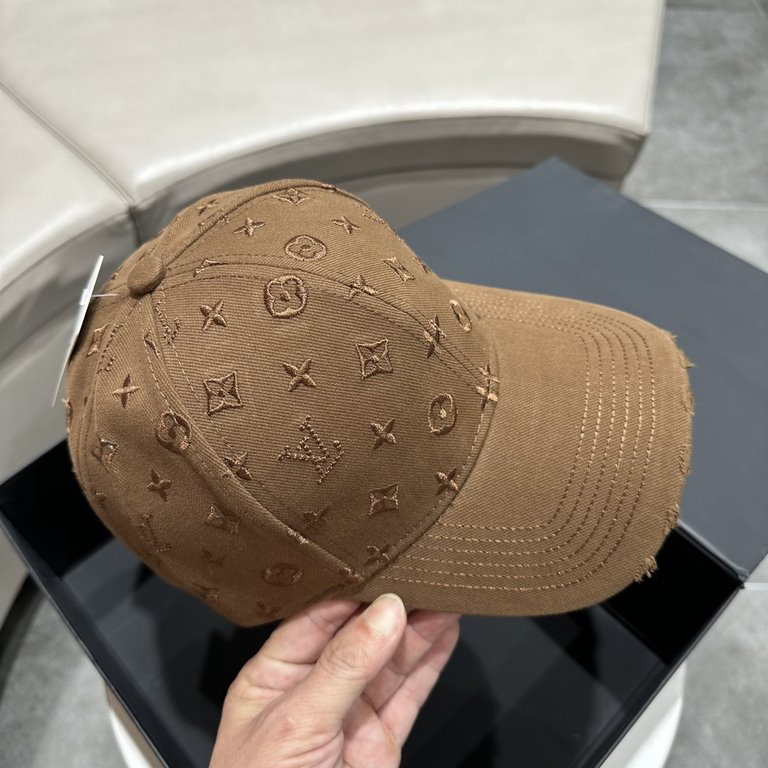 LV Louis Vuitton] new full print logo pattern models baseball cap, counter synchronization shipments, big name models with super good, hurry to get!