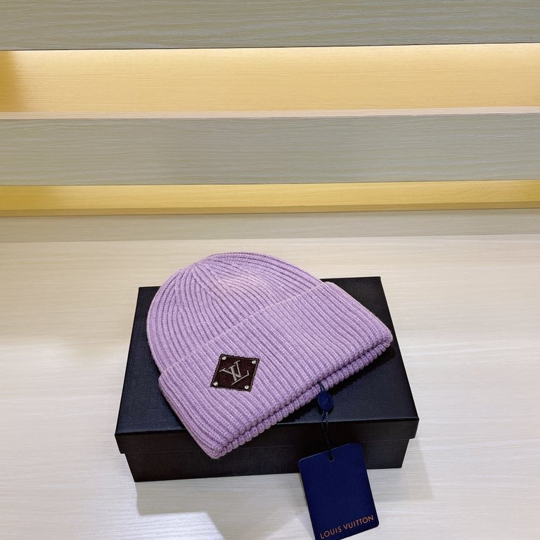 LV Louis Vuitton New Knit Hat!The classic version of the L home senior sense of wear must enter ah  This year's new colors, a bright feeling in front of your eyes The more you look at it, the better it looks   The thickn