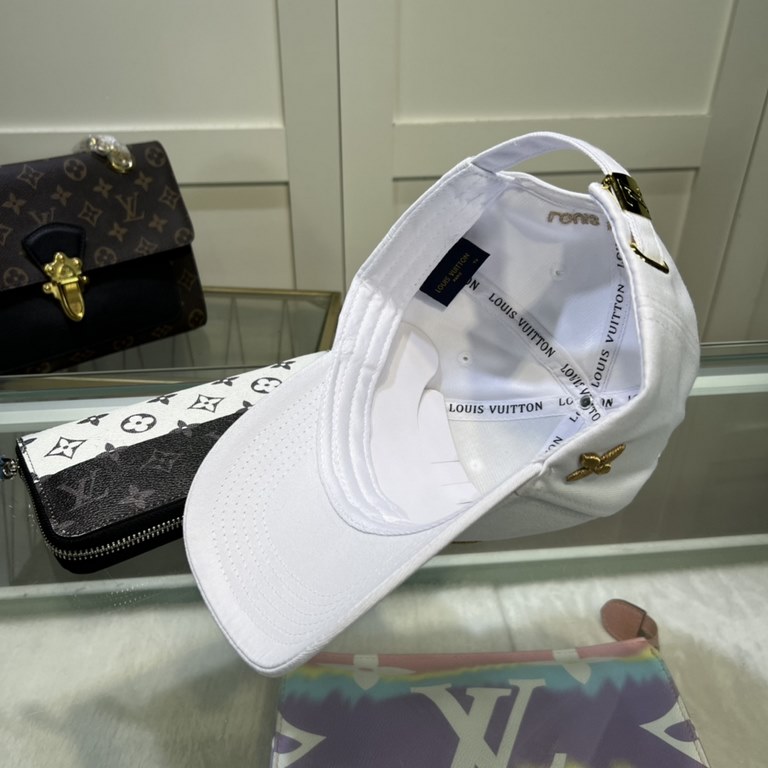 LouiVuittonLV  Counter new Louis Vuitton home embroidered baseball cap, simple and generous Men and women universal sun hat.