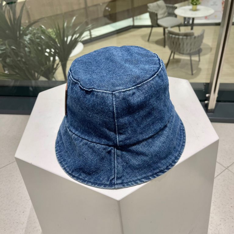 LV spring and summer show full logo denim fisherman hatFisherman's hatA visually stunning item for springsummer!