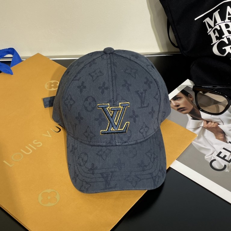 LV Louis Vuitton   official website high version of the shipment, the classic baseball cap, a very classic classic, popular retro beauty, available in all seasons, out of the must-have, very show a small face!