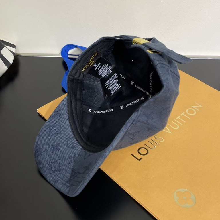 LV Louis Vuitton   official website high version of the shipment, the classic baseball cap, a very classic classic, popular retro beauty, available in all seasons, out of the must-have, very show a small face!