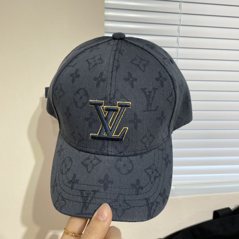 LV Louis Vuitton   official website high version of the shipment, the classic baseball cap, a very classic classic, popular retro beauty, available in all seasons, out of the must-have, very show a small face!