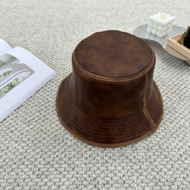 LV early fall new fisherman's hat, original open mold customization, perfect smooth stereotypes! High quality leather. Good to see blowing up the street single product!