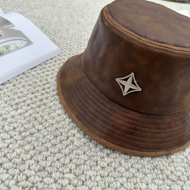 LV early fall new fisherman's hat, original open mold customization, perfect smooth stereotypes! High quality leather. Good to see blowing up the street single product!