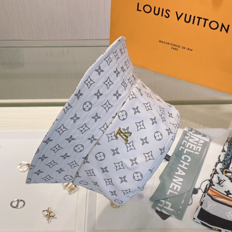 LV Louis Vuitton shipments, classic fisherman's hat, very classic classic, popular retro beauty, available in all seasons, go out must-have, very show face is small!