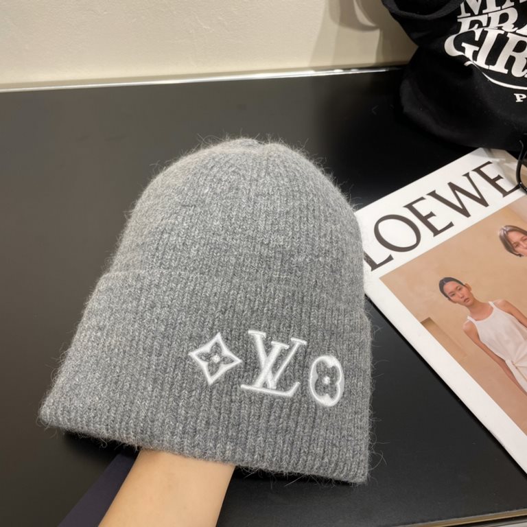 LV Louis Vuitton official website classic knit cap! Little red book hot selling explosive models! Wear a god! Men and women with the same models, thickened warmer, fashionable and popular   texture first-class, the best 