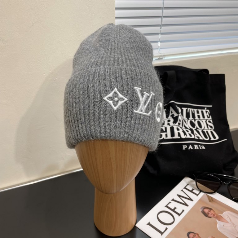 LV Louis Vuitton official website classic knit cap! Little red book hot selling explosive models! Wear a god! Men and women with the same models, thickened warmer, fashionable and popular   texture first-class, the best 