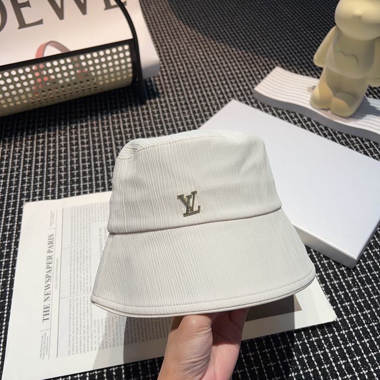 Special  LV Louis VuittonNew Slimming Fisherman's Hat!Proper sense of distance burst     can be imperial or desire Imported material is comfortable and does not tie meat. Special tuning cap shape straight Senior sense of