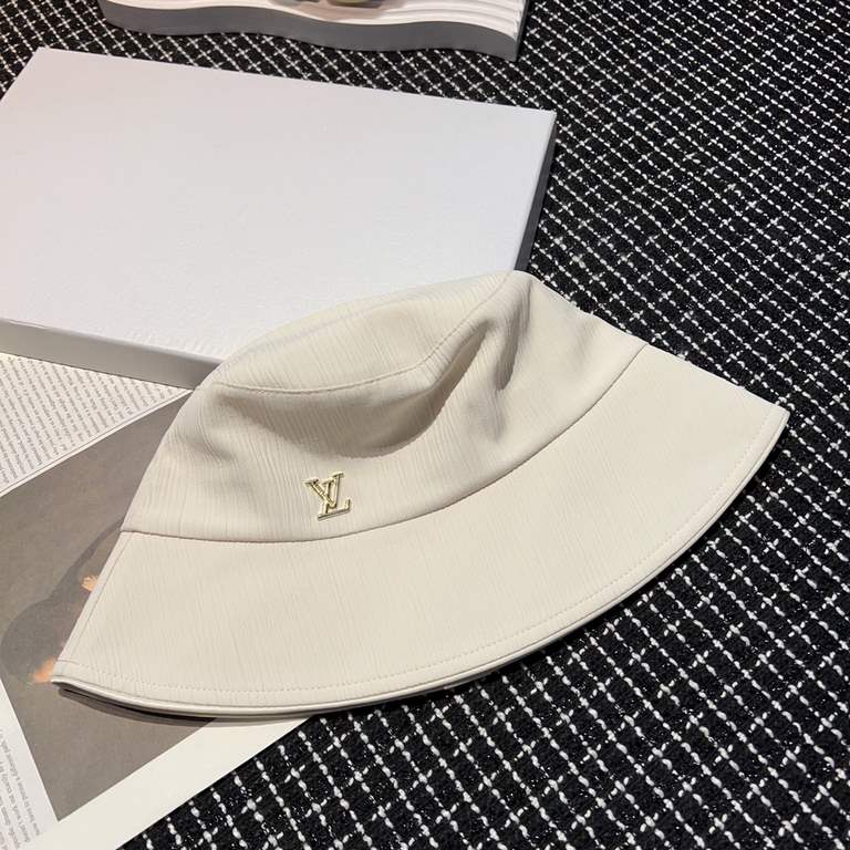 Special  LV Louis VuittonNew Slimming Fisherman's Hat!Proper sense of distance burst     can be imperial or desire Imported material is comfortable and does not tie meat. Special tuning cap shape straight Senior sense of