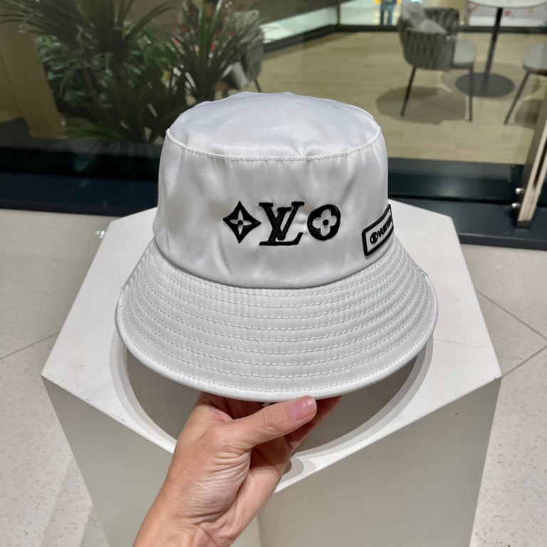 New! Louis Vuitton LouisVuitton high version of the new LV fisherman hat, heavy construction leather label four-leaf clover   fisherman series high-end atmosphere, versatile models   men and women!