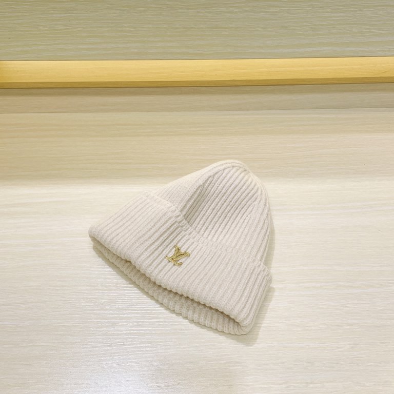 Lv official website knit capVery versatile Men and women universal pro can look at the details, neat workmanship Breathable and comfortable, using imported wool material! Hipster must have!