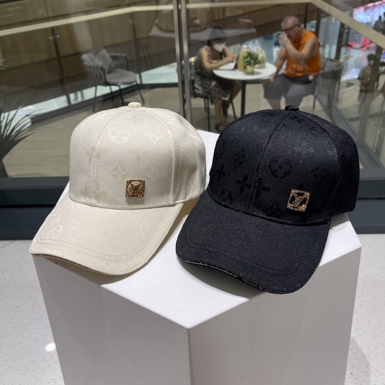 Louis Vuitton LV   Milan counter new hats female foreign-style baseball cap, show face small sun-shading sunscreen