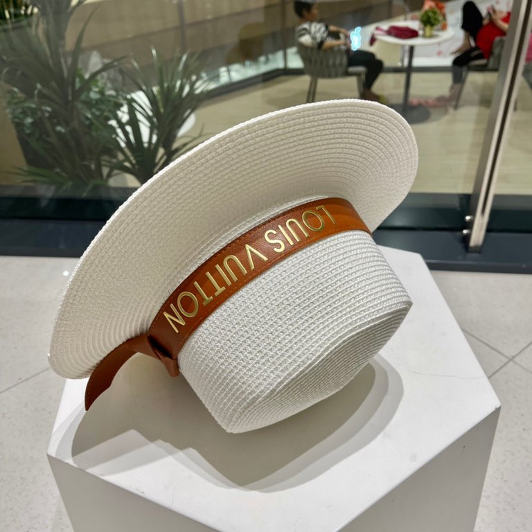 [LV Louis Vuitton] 2023 new small fragrance vacation style flat straw hat, travel essential, super good with, hurry to get!