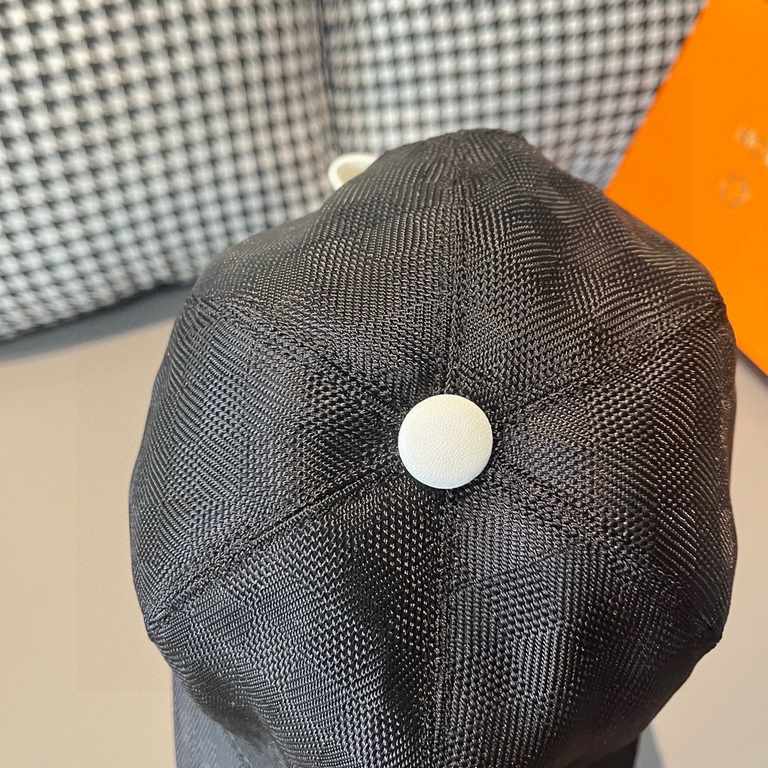 With packaging cloth bag, LV Louis Vuitton new original single baseball cap, classic checkerboard grid, 11 open mold customized, the original counter fabric   head layer cowhide, small square fashion handsome quality is 